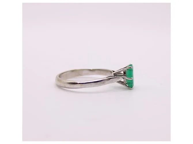 Autre Marque Anillo solitario con oro blanco esmeralda 750%O Verde Hardware de plata 