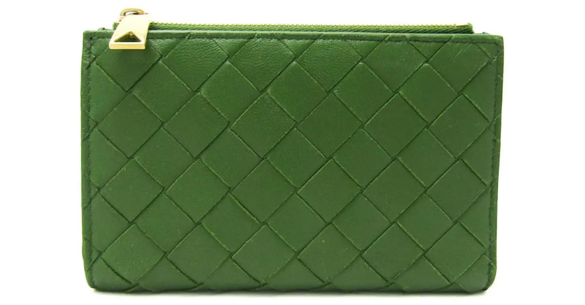 Billetera bi-fold de cuero verde oscuro Intrecciato de Bottega Veneta 