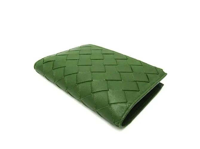 Billetera bi-fold de cuero verde oscuro Intrecciato de Bottega Veneta 