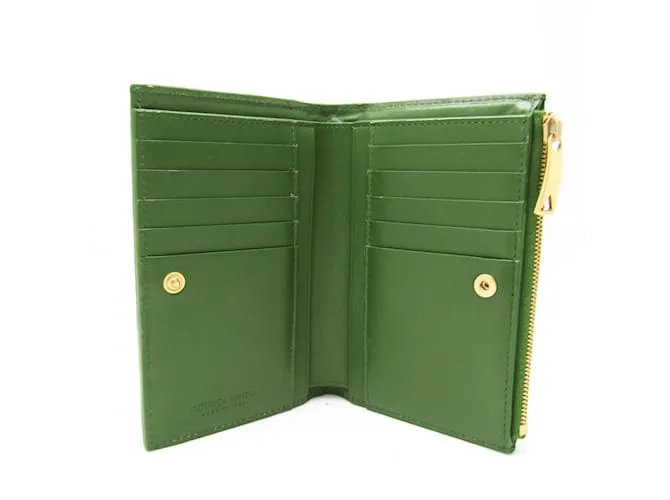 Billetera bi-fold de cuero verde oscuro Intrecciato de Bottega Veneta 