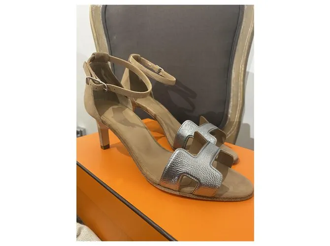 Hermès Sandalias 70 estreno Beige 