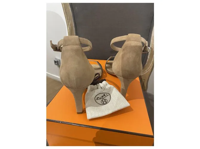 Hermès Sandalias 70 estreno Beige 