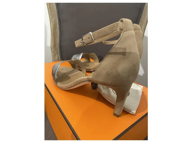 Hermès Sandalias 70 estreno Beige 