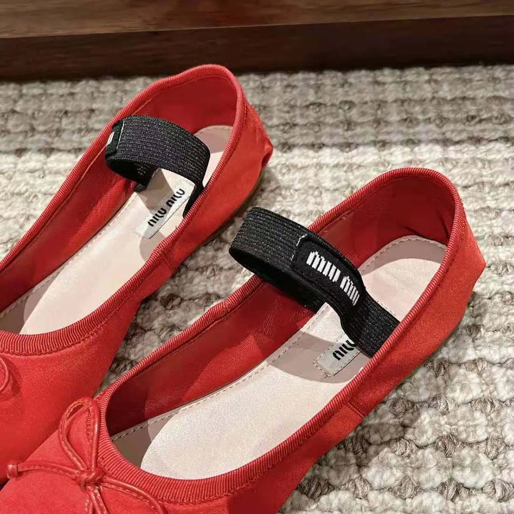 Miu Miu Mujer Bailarinas De Satén Con Etiqueta De Punto Con Logo-Rojo