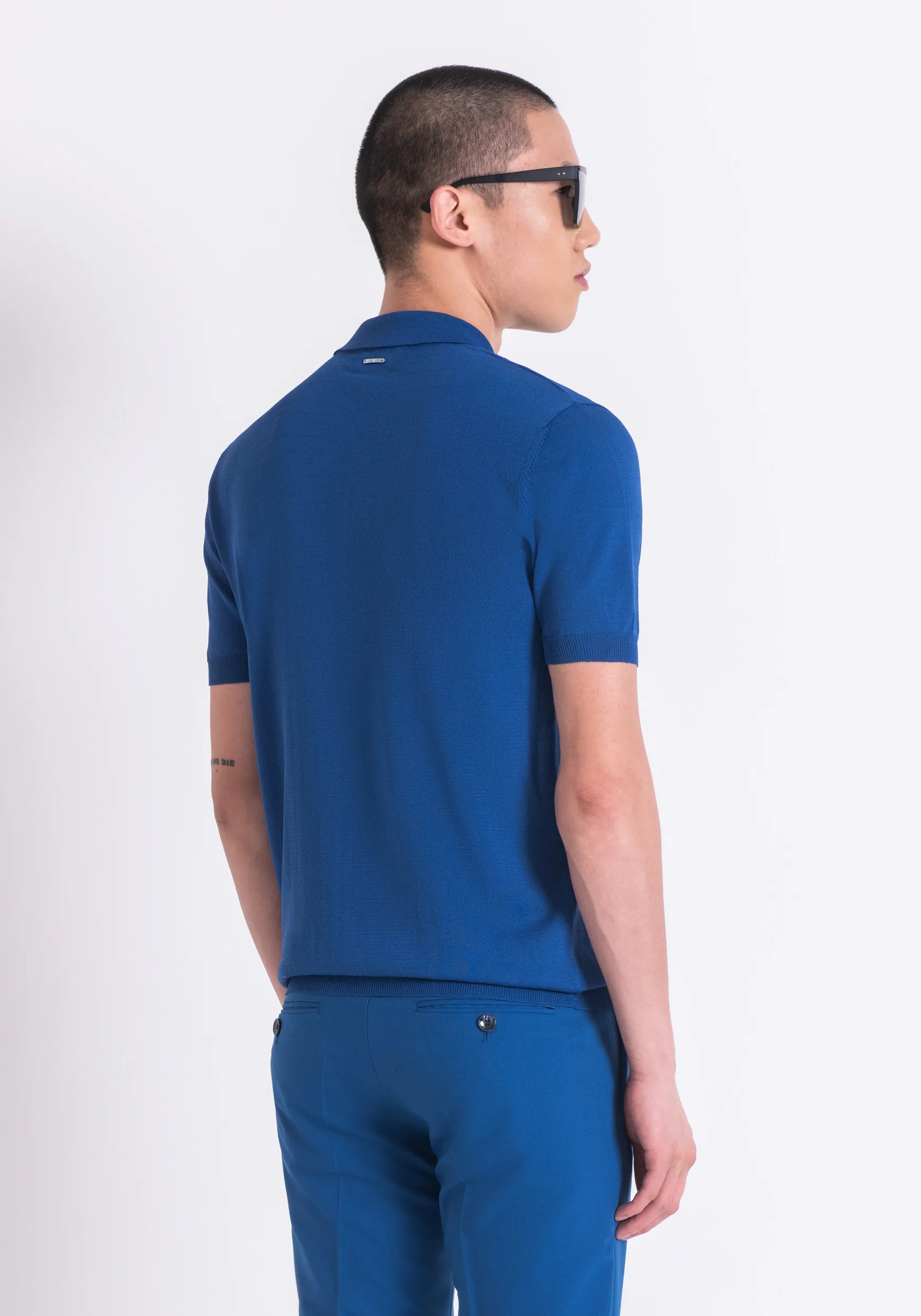 POLO SUPER SLIM FIT DE SUAVE HILADO DE MEZCLA DE VISCOSA CON CREMALLERA