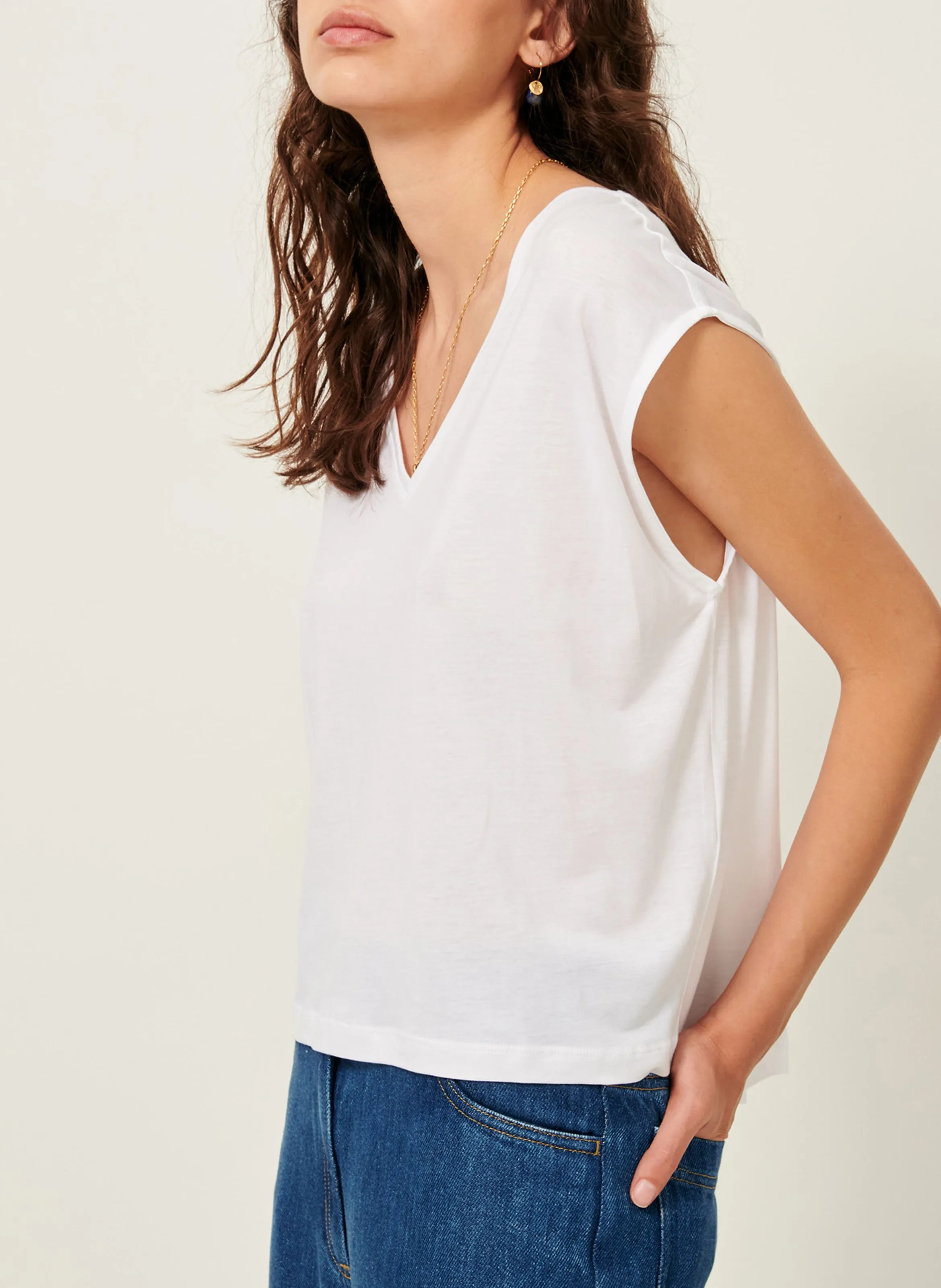 SESSUN THE V - Camiseta holgada con cuello de pico en blanco