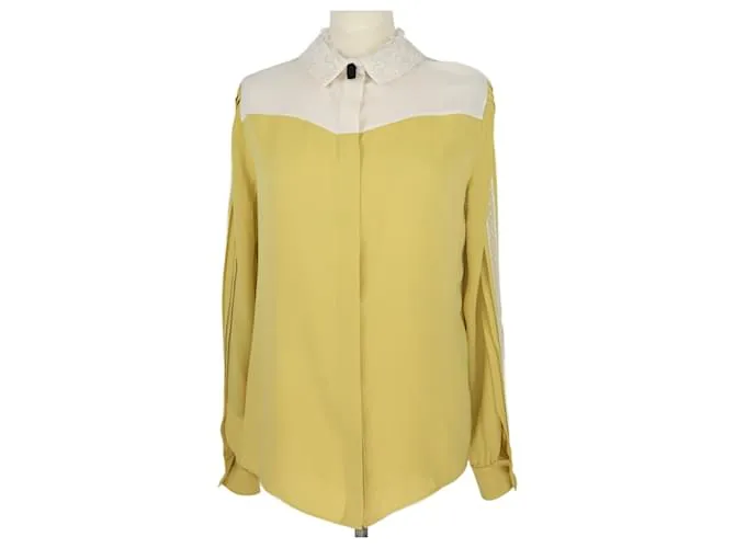 Valentino amarillo/Camisa crema con detalle de encaje y plisada 