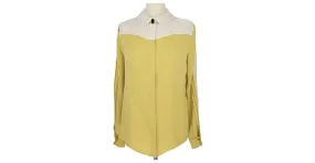 Valentino amarillo/Camisa crema con detalle de encaje y plisada 